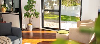 Charming mordern 2-bedroom house with greenery garden in Innaloo