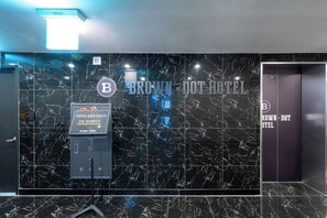 المنشأة من الخارج