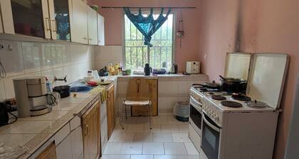 5 minutes to Senegambia! Kanyi's apartment
