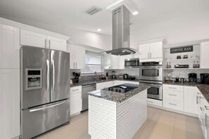 Kochgeschirr/Geschirr/Besteck