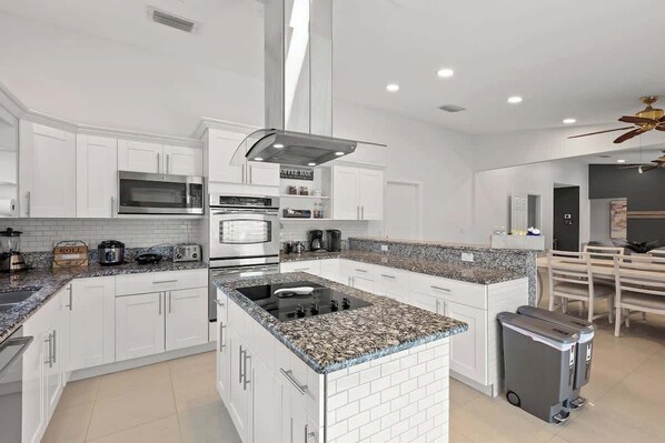 Cookware/dishes/utensils