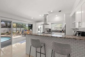 Batterie de cuisine, vaisselle et ustensiles