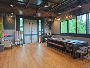 Family Room, Mountain View | Living area