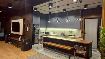 家庭房, 山景 | 私人厨房 | 冰箱、茶具/咖啡用具