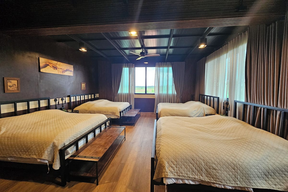 Family Room, Mountain View | Free WiFi
