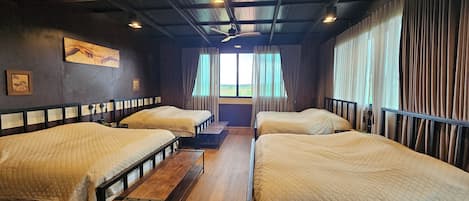 Quarto família, vista para a montanha | Escrivaninha, Wi-Fi de cortesia, roupa de cama
