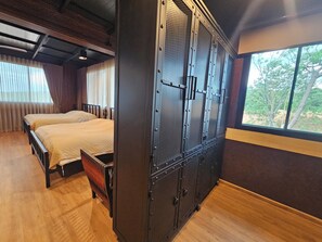 Family Room, Mountain View | Desk, free WiFi, bed sheets
