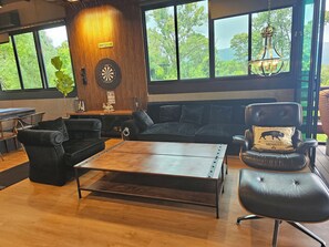 Familierom, fjellutsikt | Oppholdsområde