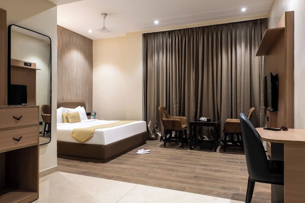 Superior Studio | Desk