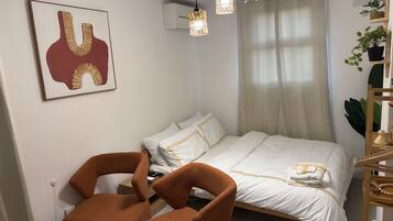 Iron/ironing board, WiFi, bed sheets