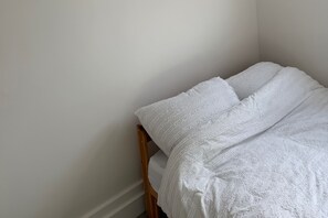 WiFi, bed sheets