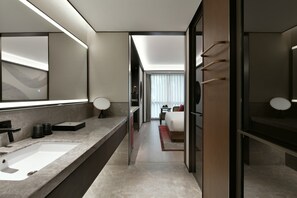 Chambre Simple Supérieure, non-fumeurs, vue jardin | Rideaux occultants, fer et planche à repasser, Wi-Fi gratuit