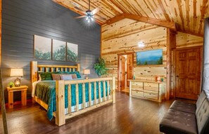 6 habitaciones, escritorio y tabla de planchar con plancha