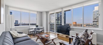 Time Square Luxury Huge Two-Bedroom Apartment King Beds