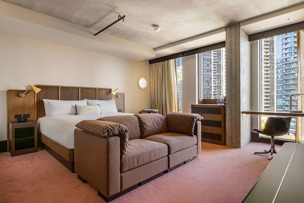 Explorer Room City View | Premium bedding, minibar, in-room safe, desk