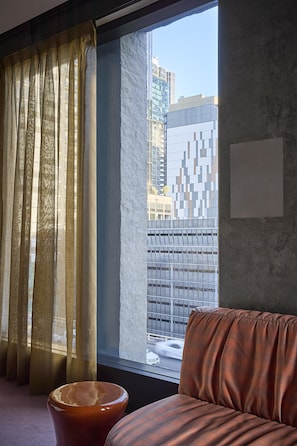 Suíte, no canto (Skyline) | Roupas de cama premium, frigobar, cofres nos quartos, escrivaninha