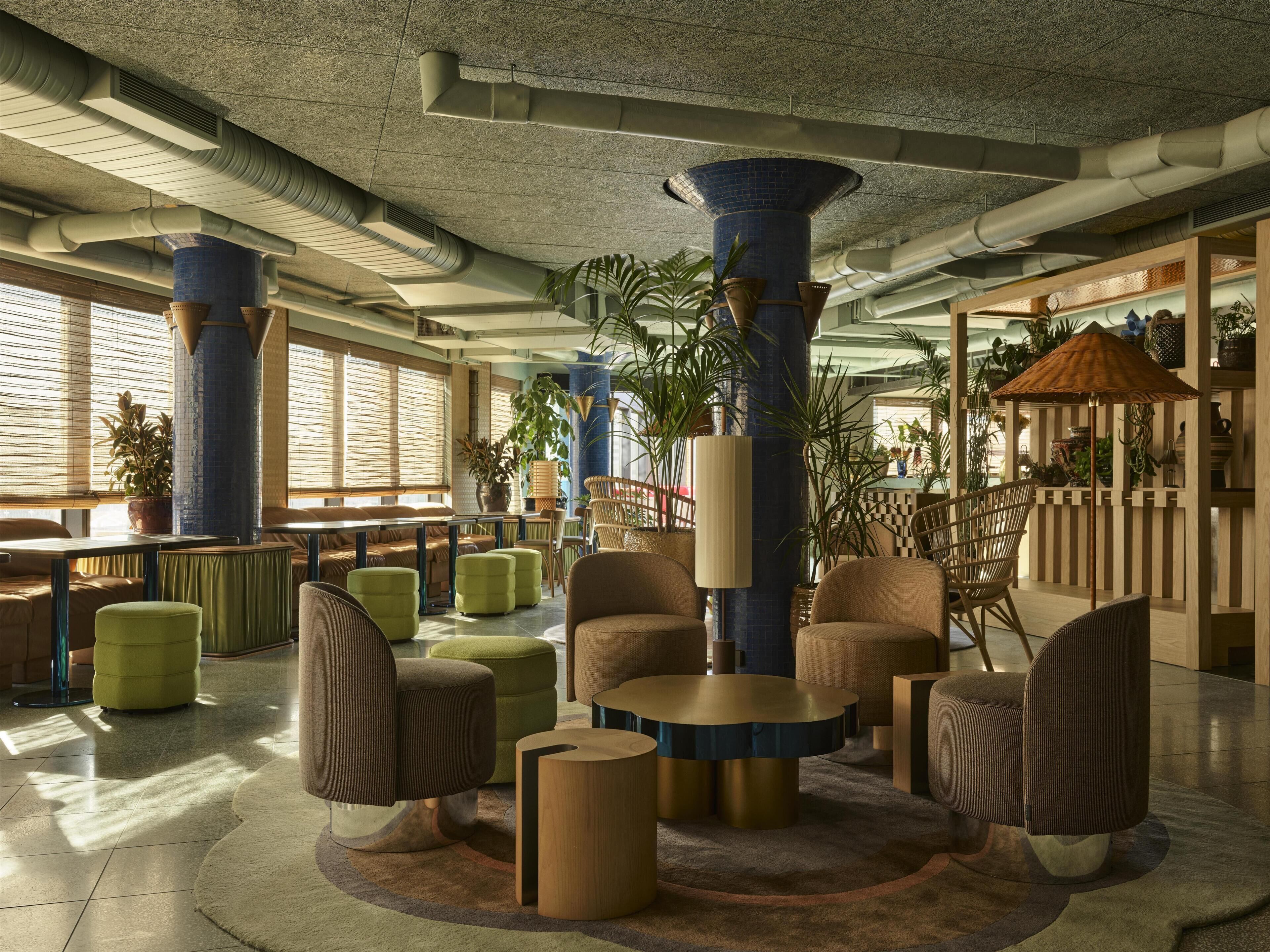 Lobby lounge