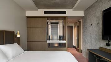 Roupas de cama premium, frigobar, cofres nos quartos, escrivaninha