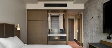 Luxe beddengoed, een minibar, een kluis op de kamer, een bureau