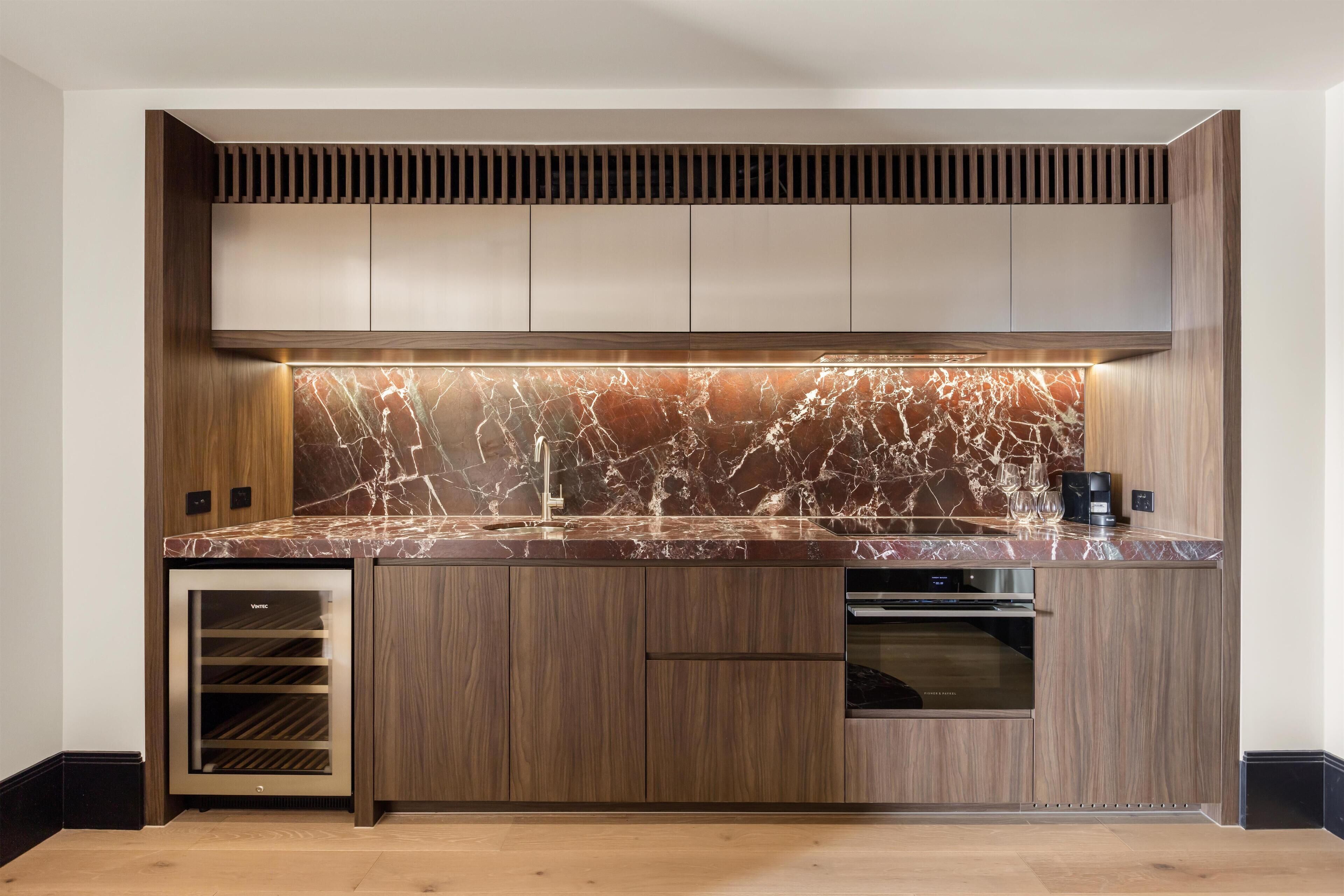 高級寢具、迷你吧、客房內保險箱、書桌