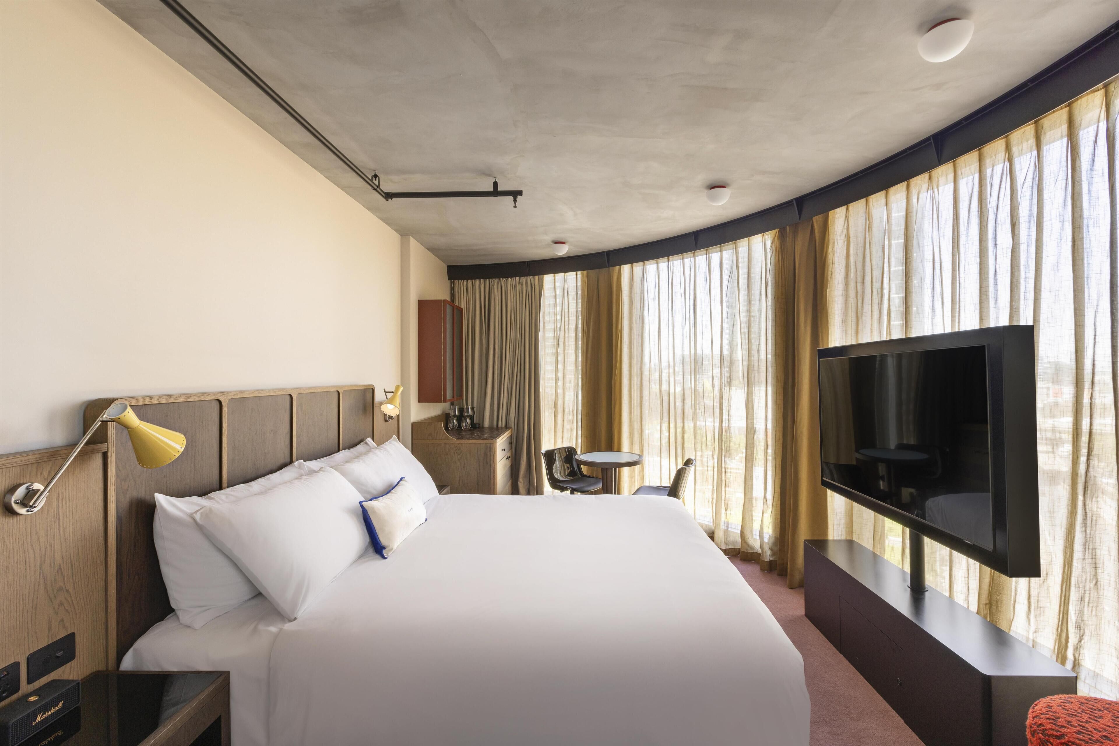 Suite, en esquina (Skyline) | Ropa de cama de alta calidad y minibar 