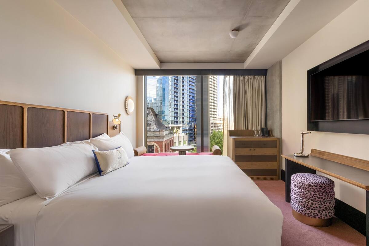 Explorer Room City View | Premium bedding, minibar, in-room safe, desk