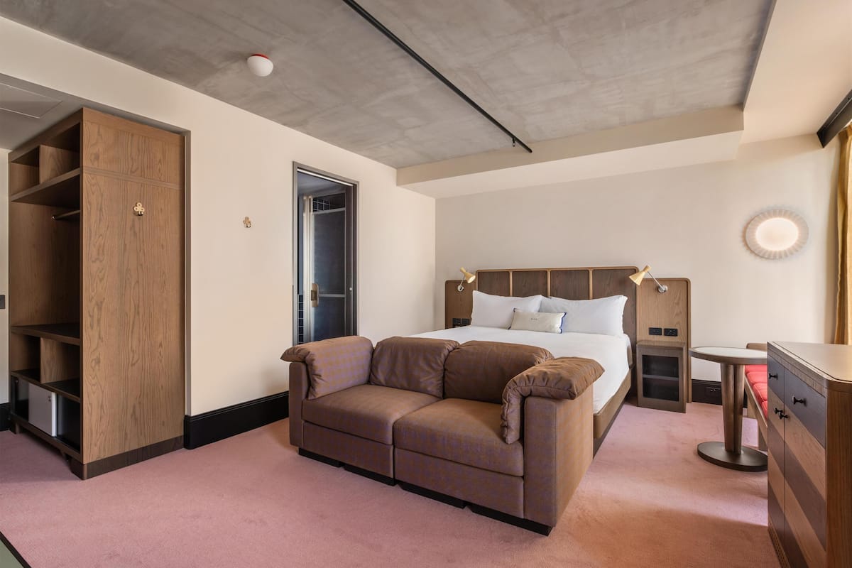 Chambre (Explorer) | Literie de qualité, minibar, coffre-fort, bureau