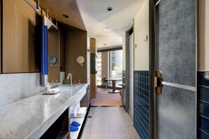 Explorer City Room | Bathroom