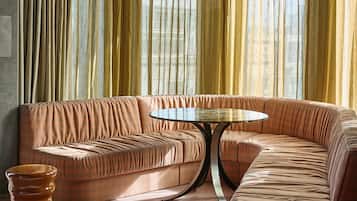 Lookout Corner Suite | Premium bedding, minibar, in-room safe, desk