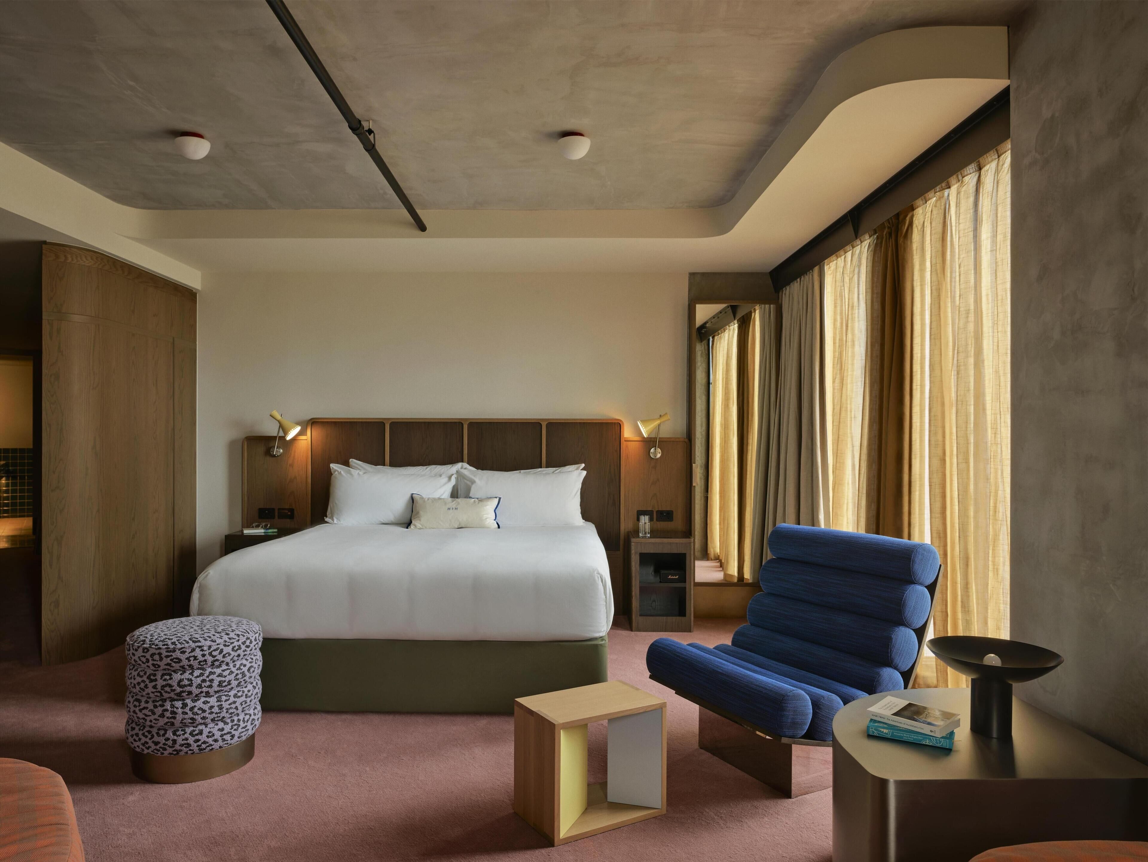 Lookout Corner Suite | Premium bedding, minibar, in-room safe, desk