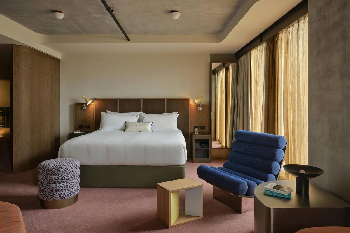 Lookout Corner Suite | Premium bedding, minibar, in-room safe, desk