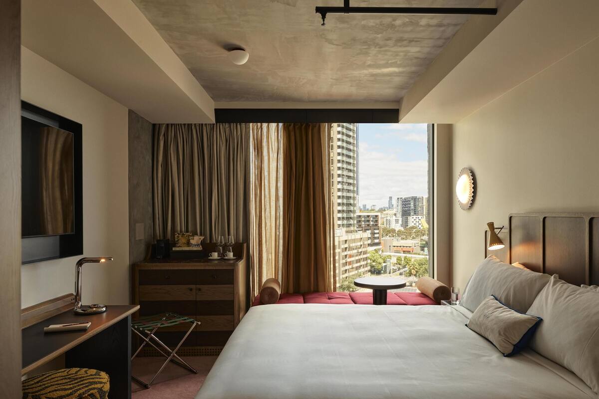 Traveller Room City View | Premium bedding, minibar, in-room safe, desk