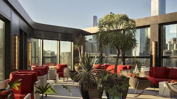 2 bars/lounges, lobby lounge, rooftop bar