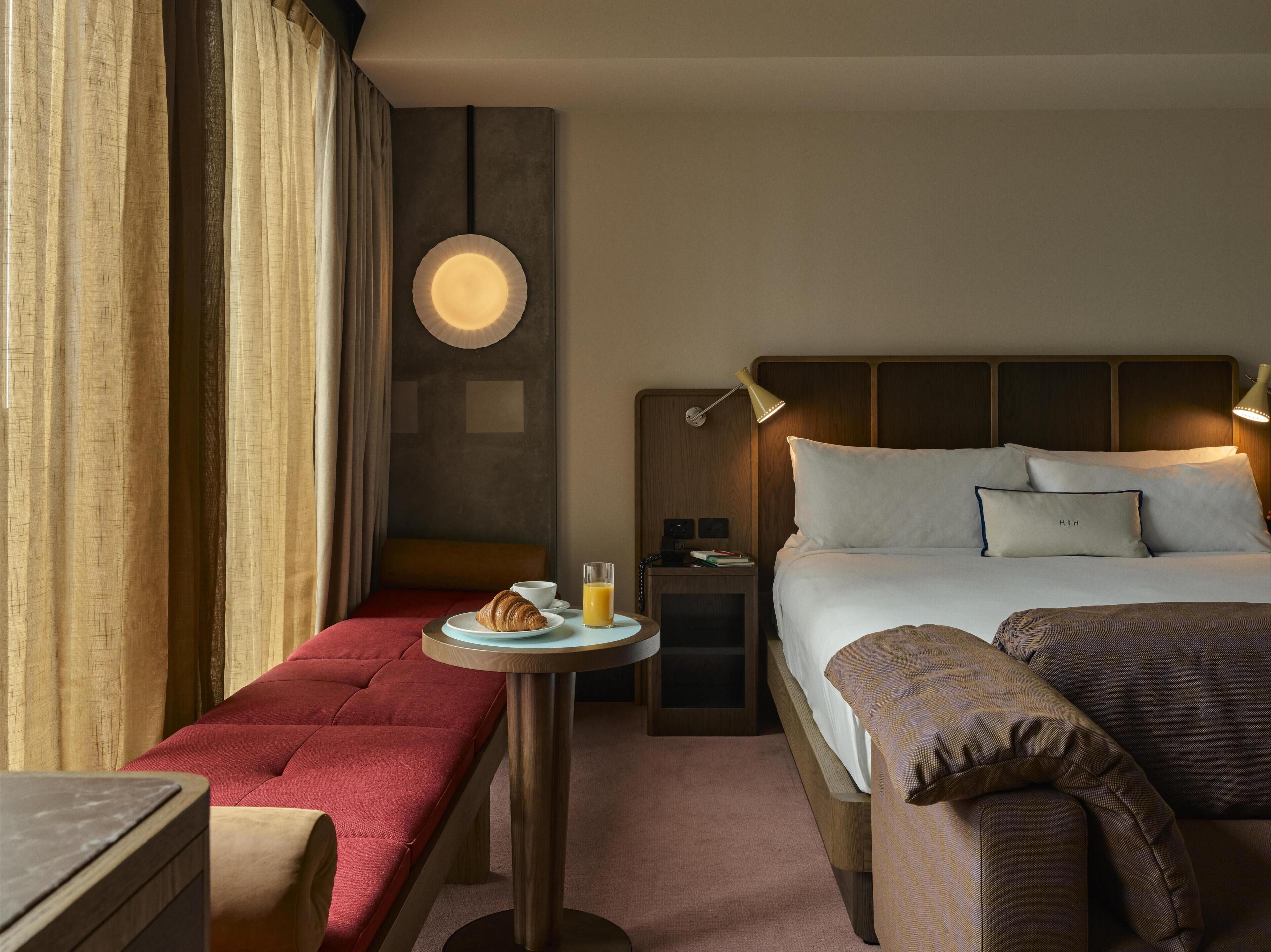 Explorer Room | Premium bedding, minibar, in-room safe, desk