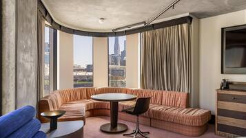 Ropa de cama de alta calidad y minibar