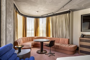 Ropa de cama de alta calidad y minibar