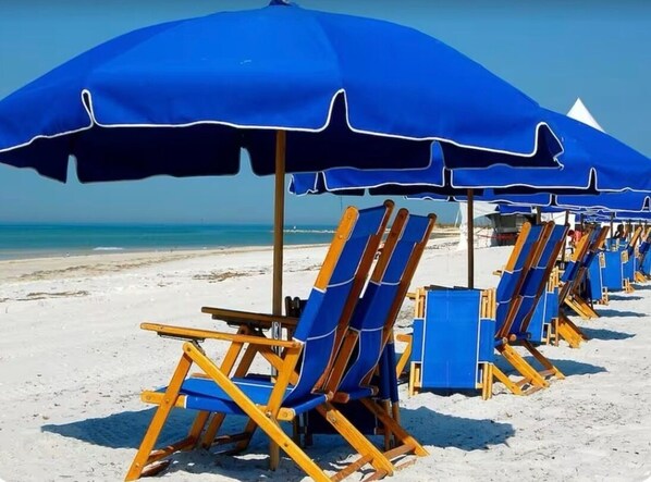 Liegestühle, Strandtücher