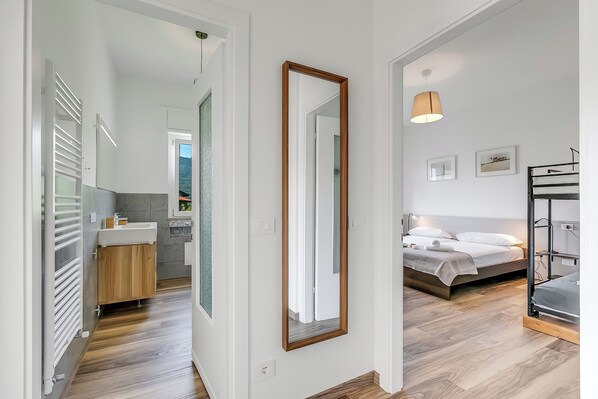 2 chambres, fer et planche à repasser, Wi-Fi gratuit, draps fournis