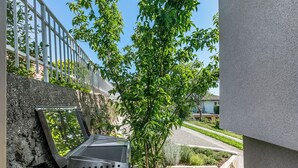 Terrace/patio - Casa Tramonti: Mountain-View with Terrace Dining, Gemonio, Italy (Gemonio)