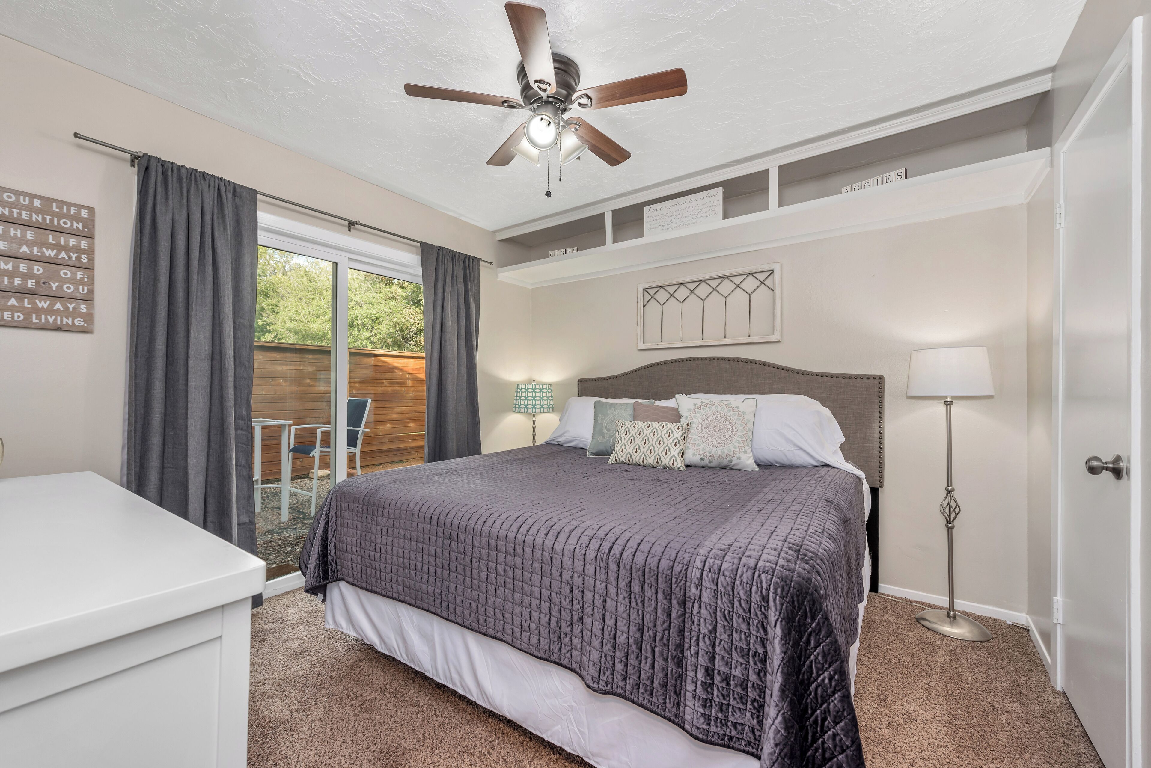 3 bedrooms, desk, iron/ironing board, travel crib