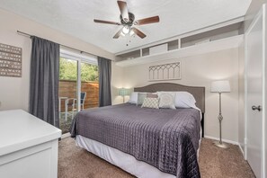 3 chambres, bureau, fer et planche à repasser, lit parapluie