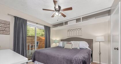 Aggieland Retreat • Fire Pit•BBQs•Deck & Game Room•Sleeps 12•Walk to Kyle Field