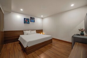 Desk, laptop workspace, free WiFi