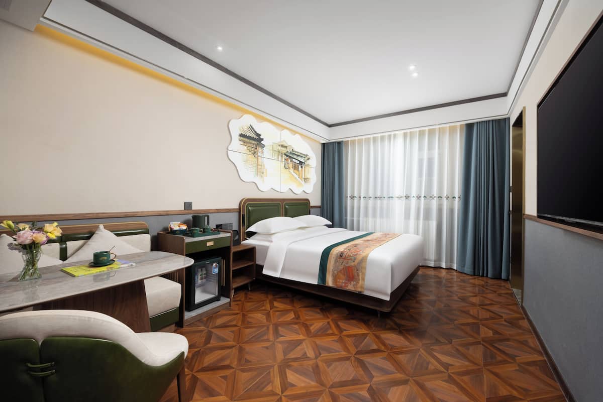 Premium Double Room | Premium bedding, pillowtop beds, free minibar, laptop workspace