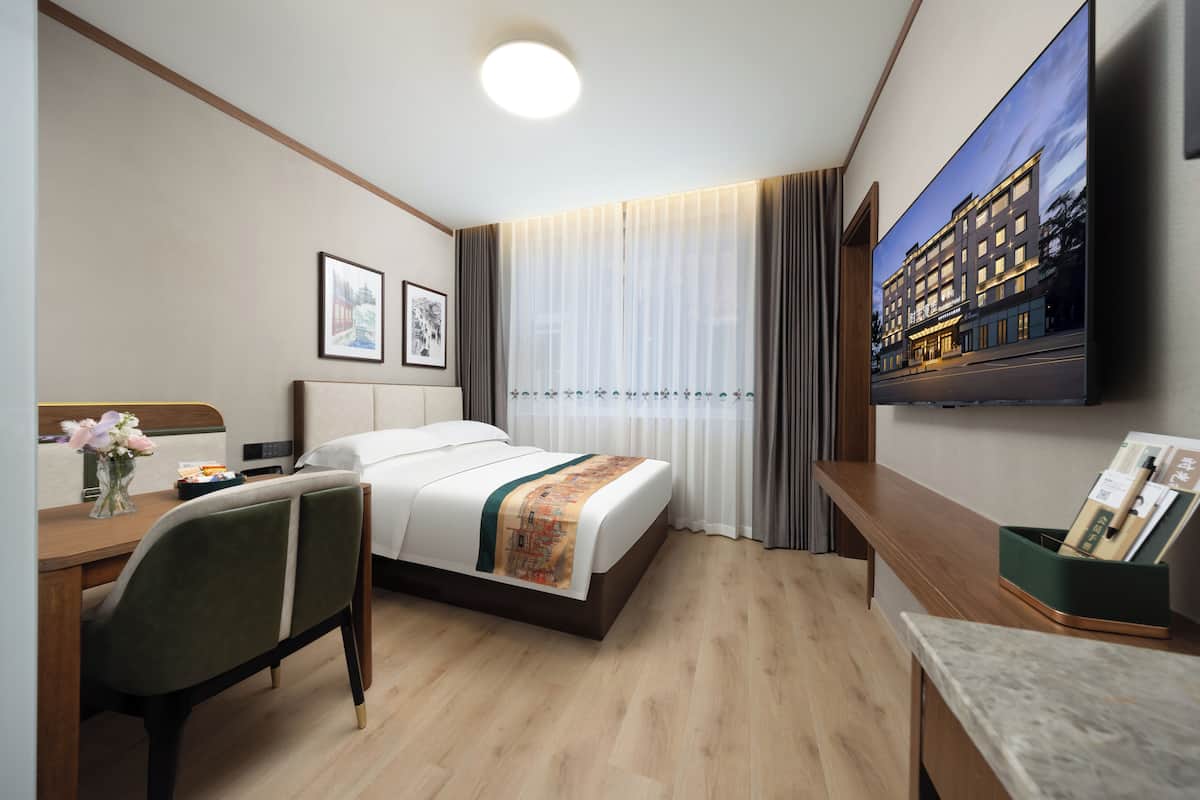 Superior Studio Suite | Premium bedding, pillowtop beds, free minibar, laptop workspace