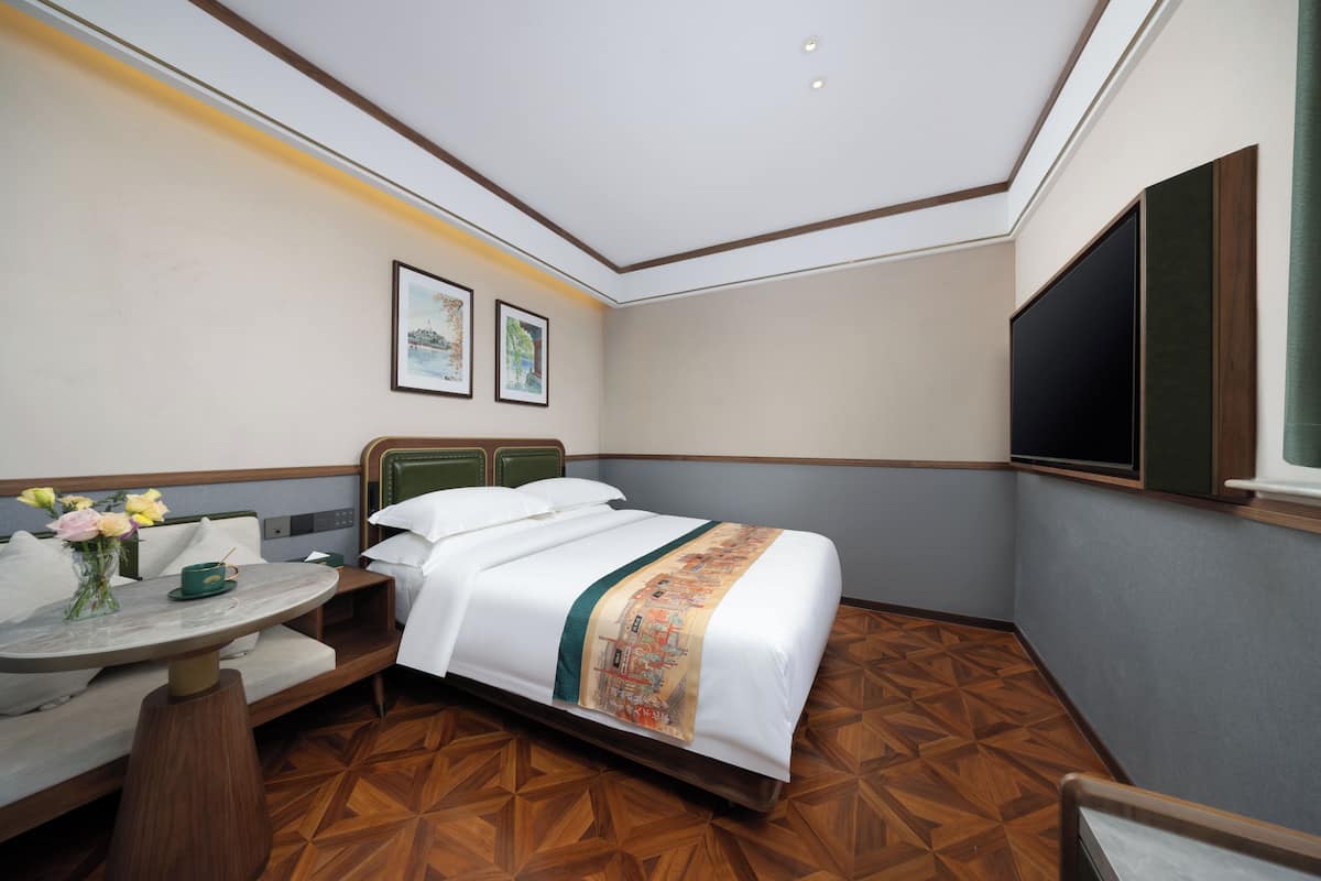 Basic Double Room | Premium bedding, pillowtop beds, free minibar, desk