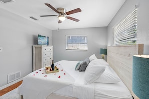 3 bedrooms, iron/ironing board, travel cot, free WiFi