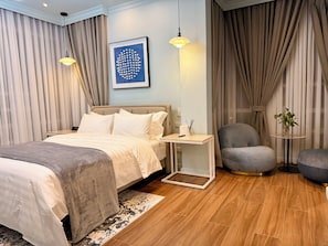 4 bedrooms, iron/ironing board, Internet, bed sheets