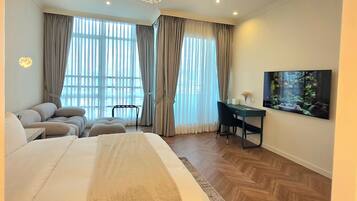 4 bedrooms, iron/ironing board, free WiFi, bed sheets