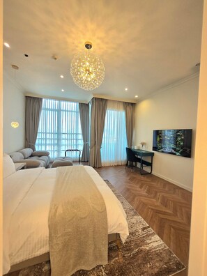 4 bedrooms, iron/ironing board, free WiFi, bed sheets - Luxury 4-Bed Penthouse in Central BGC close to St.Lukes and One High Street (Taguig)
